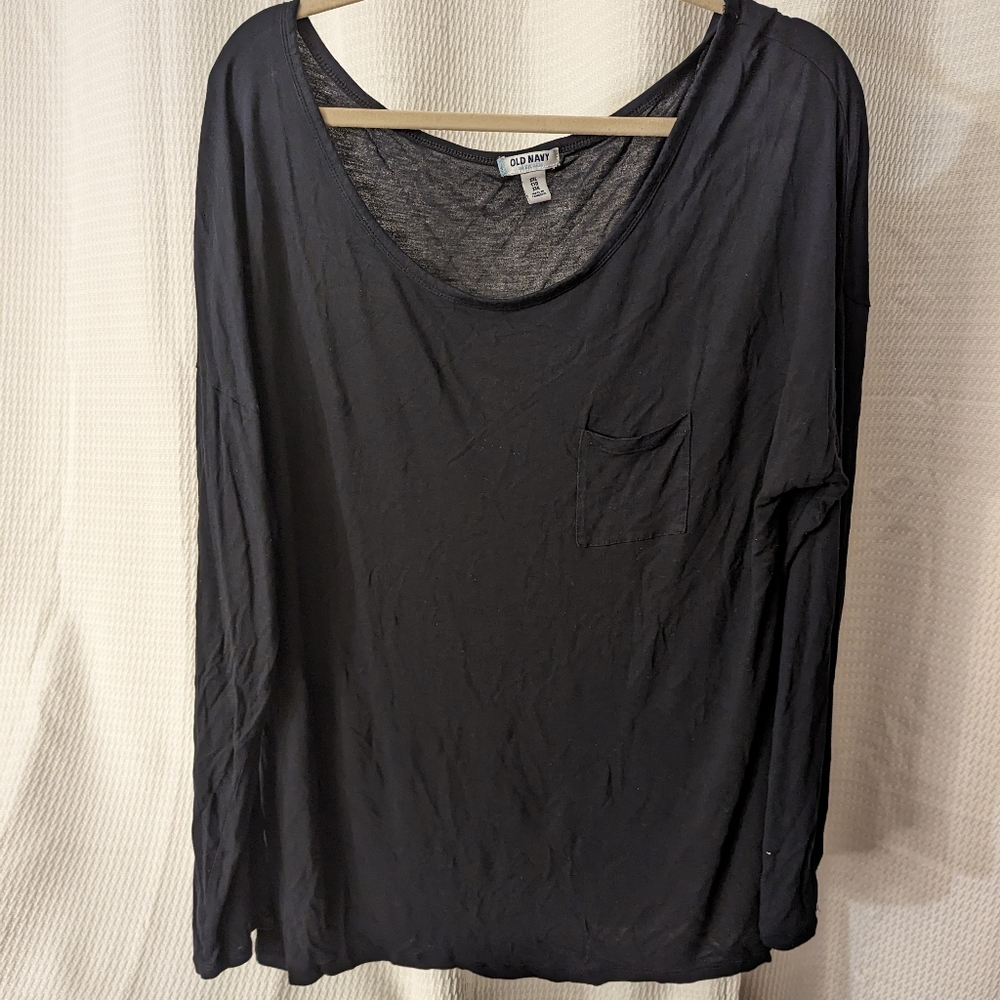 XXL black Old Navy long sleeve scoop neck shirt with pocket